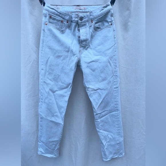 Levi's Premium Wedgie Straight Jean Light Wash Women’s Size 26 - Picture 1 of 5